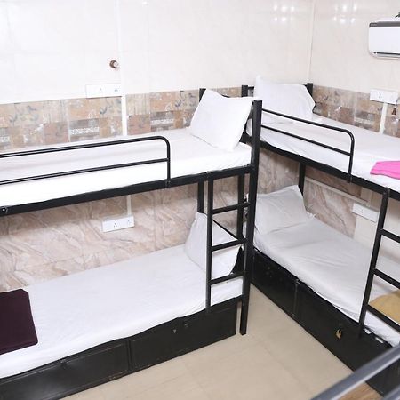 New Super Dormitory Bombay Eksteriør billede