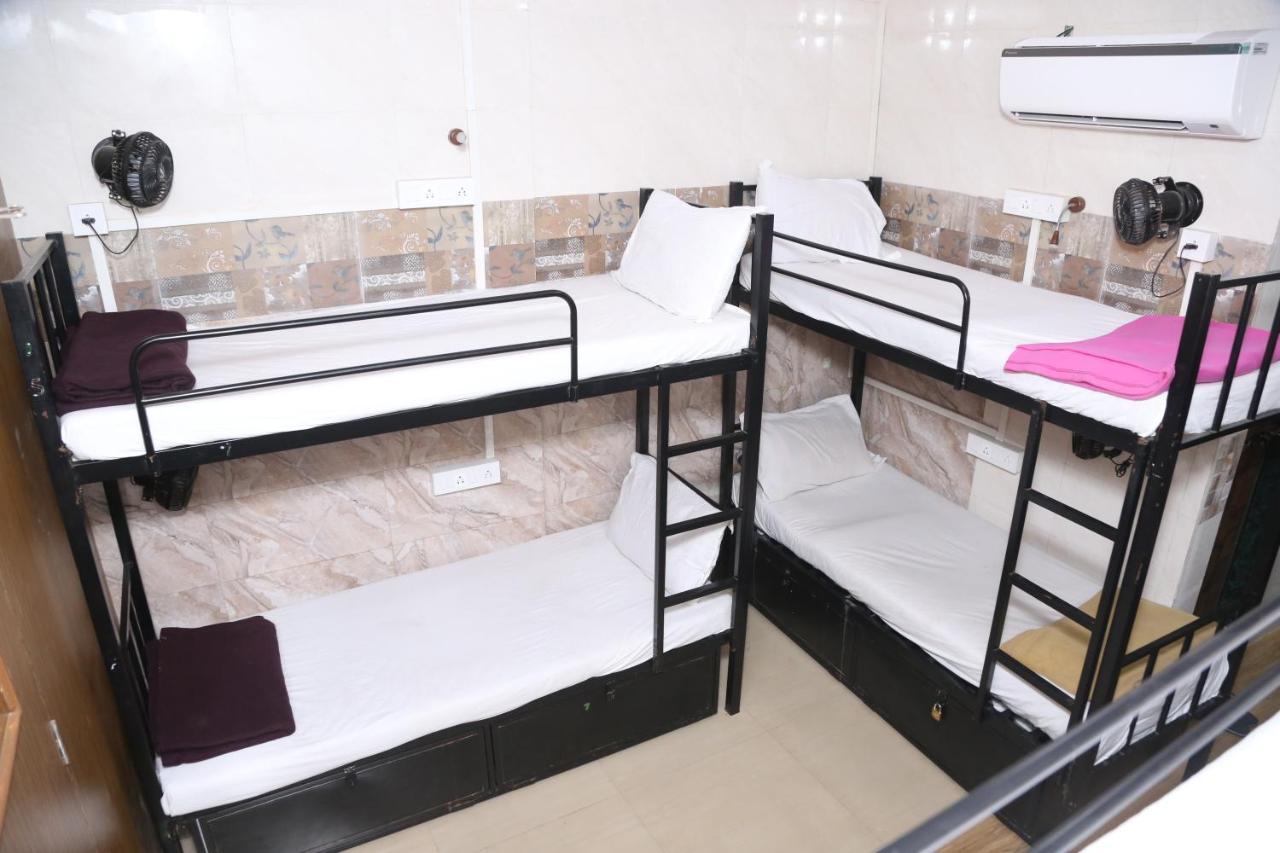 New Super Dormitory Bombay Eksteriør billede